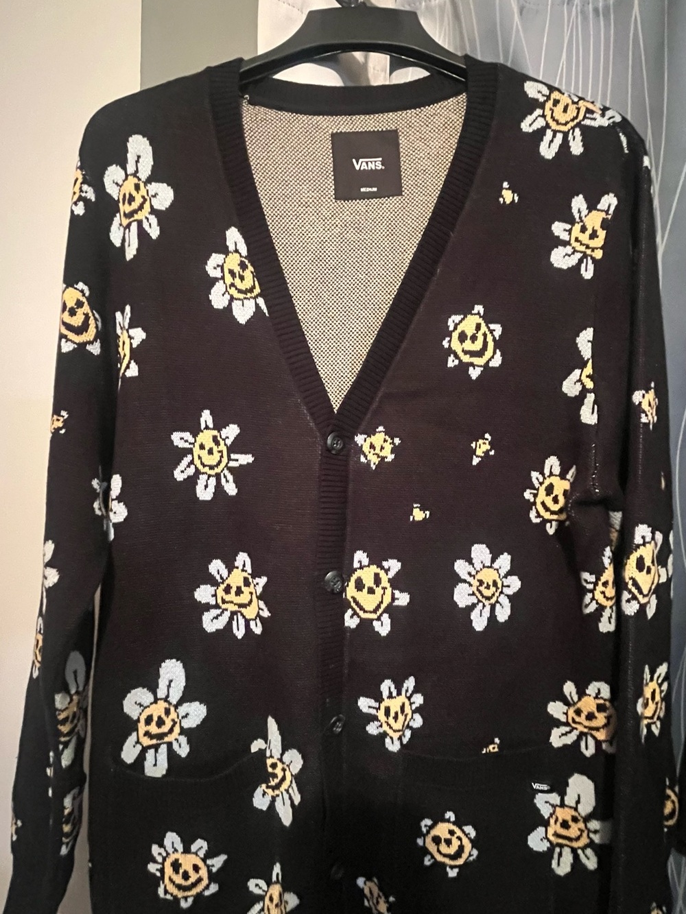 Vans Sweater Medium Cardigan Black Long Sleeve Pockets Smiley Face  Daisy Motif